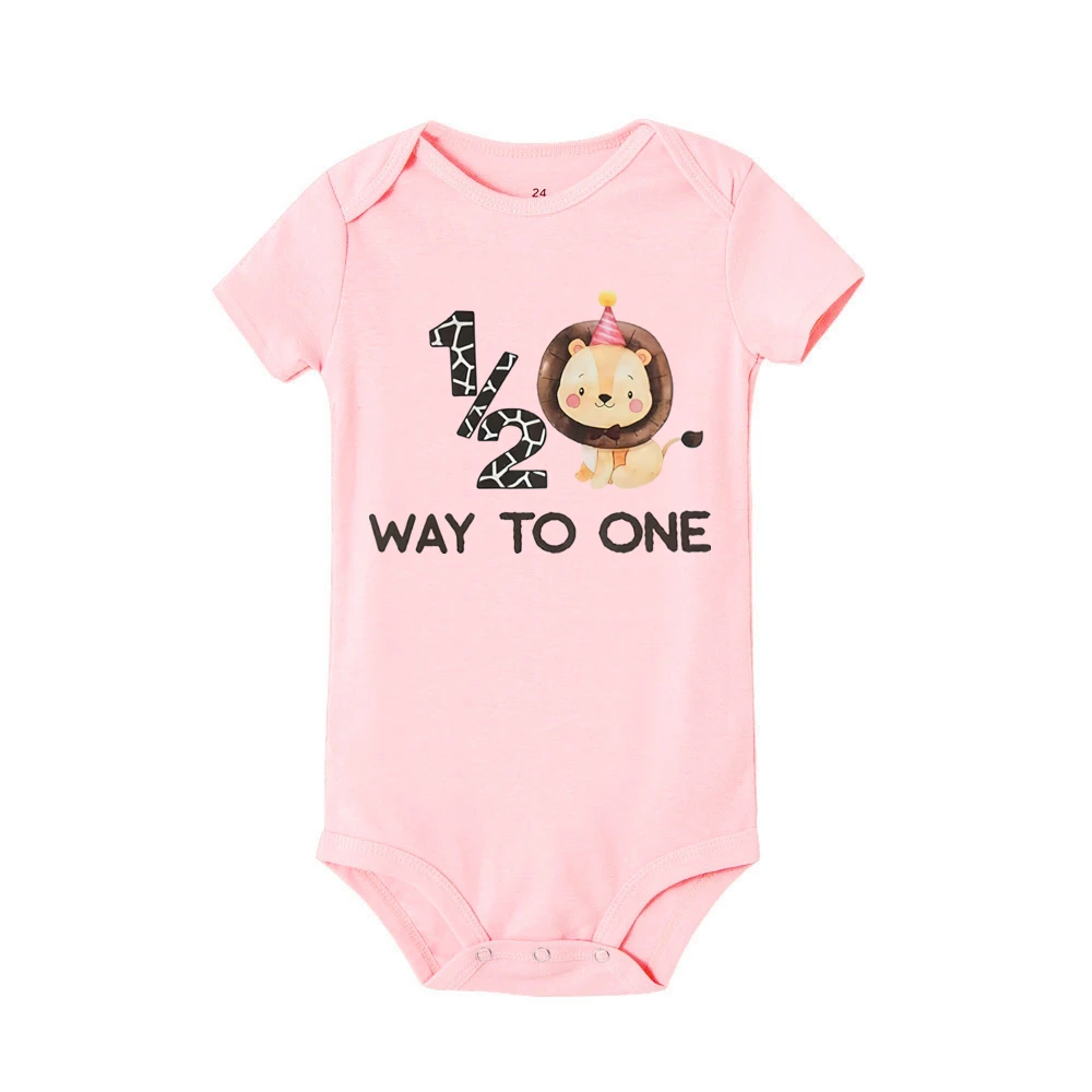 1/2 Way To One &lion Pattern Print Baby Boys Romper Baby\'s Half Birthday Short Sleeve Bodysuit Birthday Party Odzież dla niemowląt