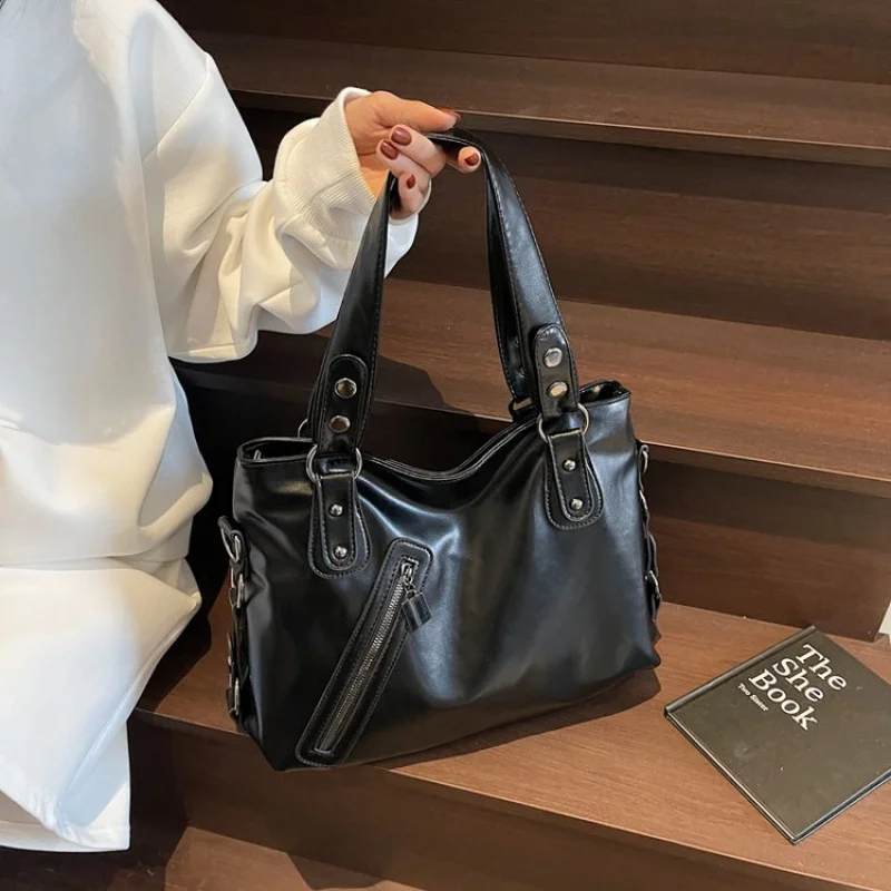 Sac à bandoulière rétro pour femmes, sac en cuir inspiré de styliste Unique avec couvercle rabattable