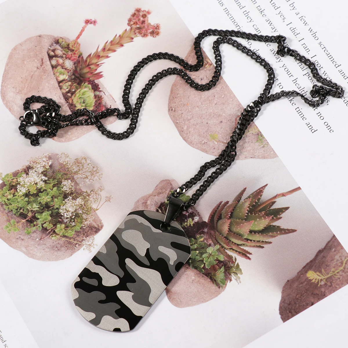 

Stainless Steel Military Tag Necklace 4.8X2.5X0.5Cm Camouflage Design Engraved Pendant Necklace For Men Women Gift Camouflage
