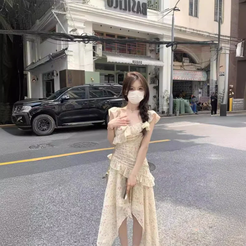 النمط الفرنسي الصغيرة رفرفة الأكمام الأبيض مذهل غير النظامية فستان مكشكش الصيف جديد الخصر مقصوص الأميرة الجنية فستان طويل