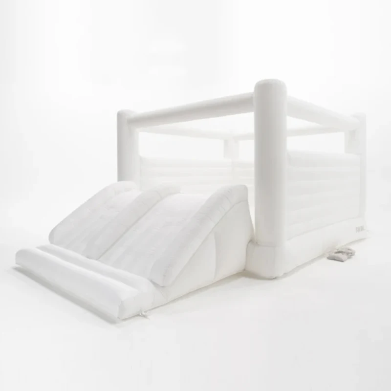 Parco giochi castello gonfiabile bianco a doppio scivolo per feste per bambini con ventilatore, adatto per matrimoni, parco giochi gonfiabile perfetto