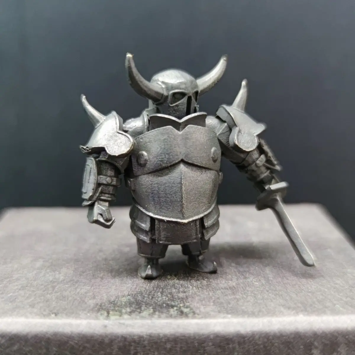 

Vintage Brass Super Knight Miniature，Brass Finish Collectible，Gaming Desk Decor，Mini Desktop Car Interior Model Figurine