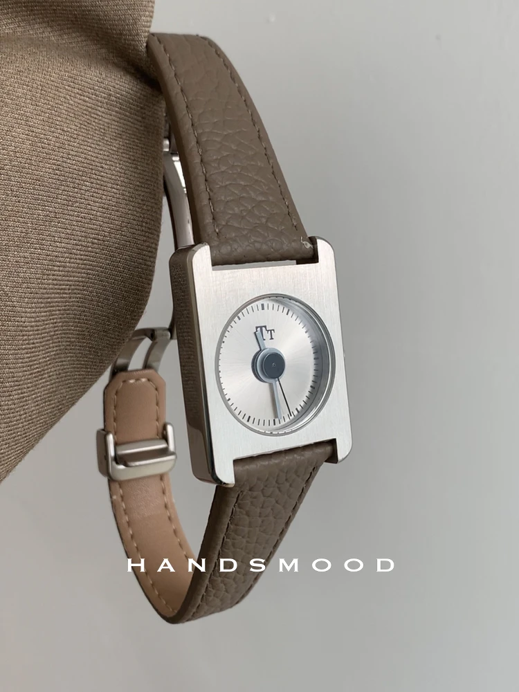 New Sophisticated Grey Minimalist Design Women'S WatchPerfect For Commuting And VersatileA Select Collection Of HighEnd Watches.