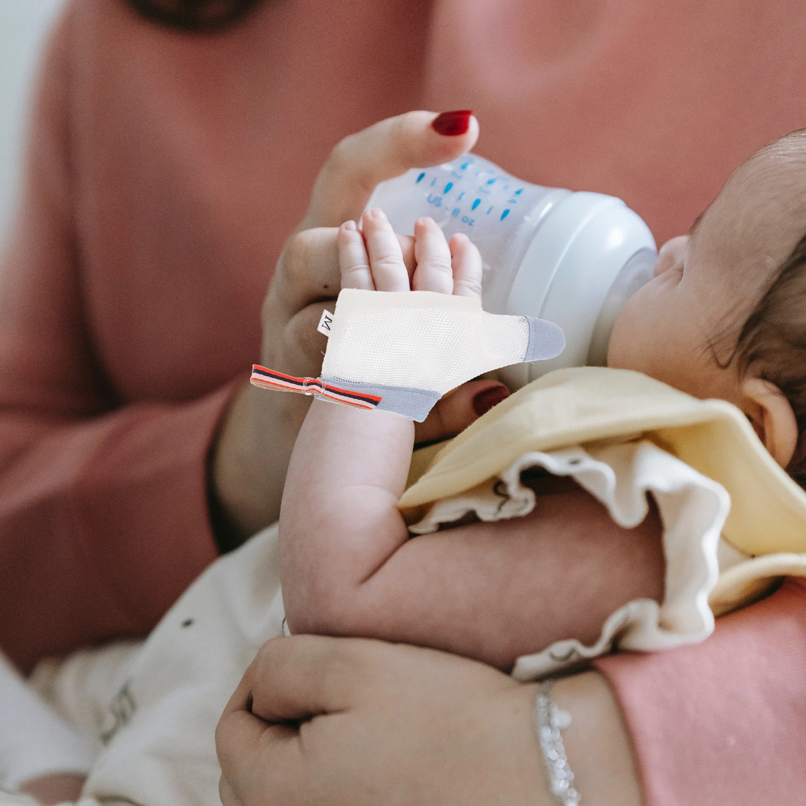 واقي إبهام الطفل المضاد لامتصاص الأصابع مقاس L، شبكة حمراء قابلة للتنفس وقابلة للغسل وقابلة لإعادة الاستخدام، واقي لليد للرضع #1