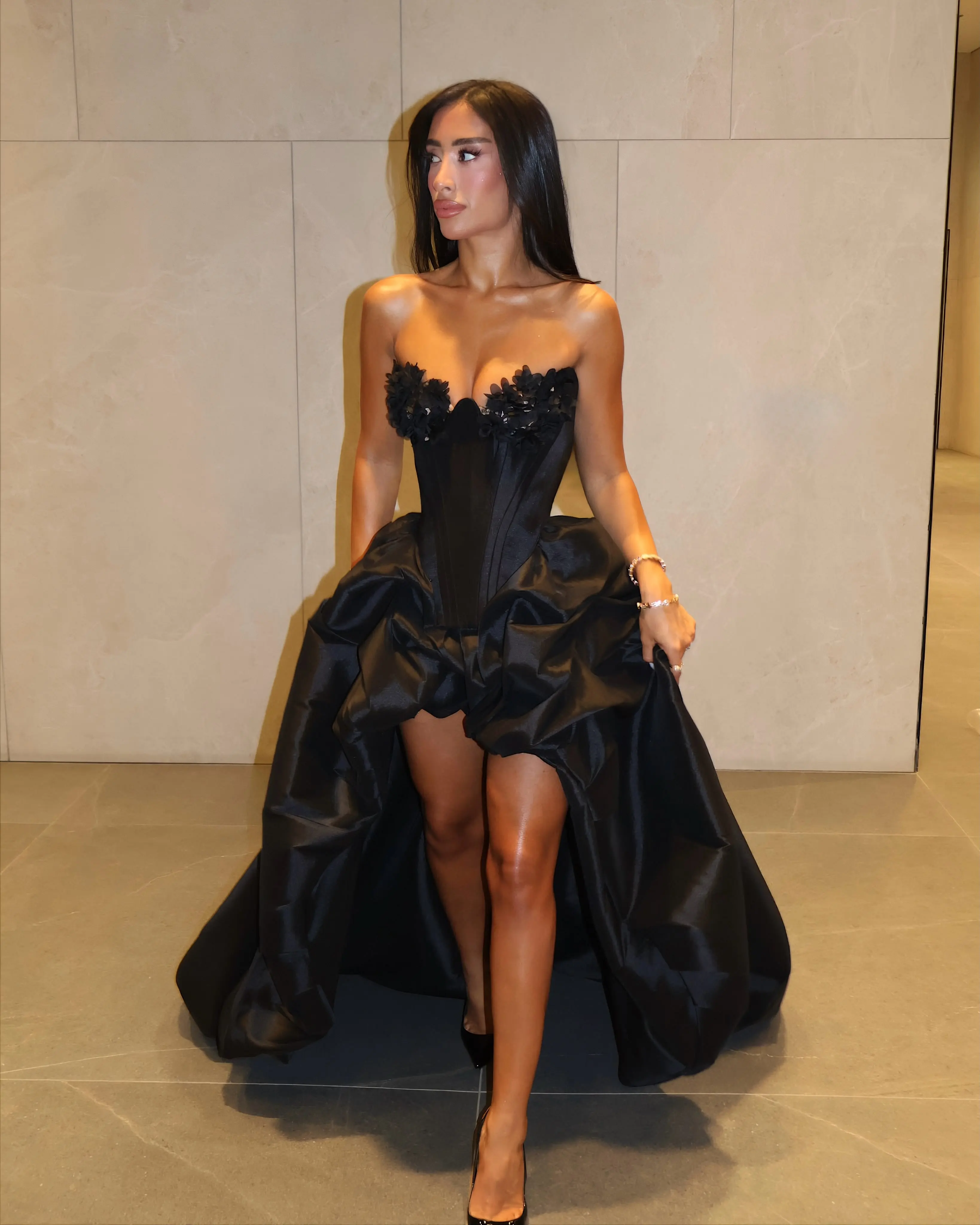Fantasy Exquisite Black A-Line Sweetheart Evening Dresses Chest with Appliques Beads Front Slit Floor Length Classic Prom Gowns