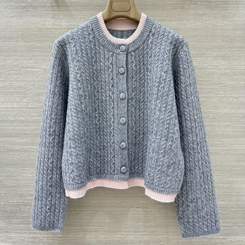 

Высококачественный женский искусственный двухсекционный кардиган со спиральной вышивкой, свитер с круглым вырезом и одной пуговицей 2582529