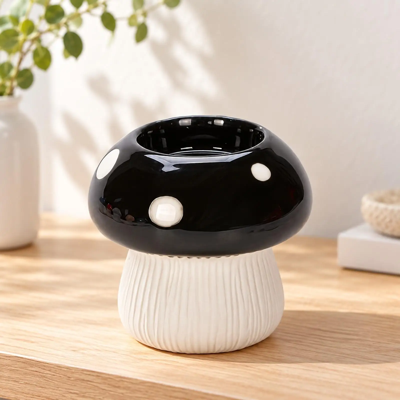Sculptural Vase Sculptural Toadstool Resin Vase with Spotted Cap for Living Room Decor, Reading Nook
