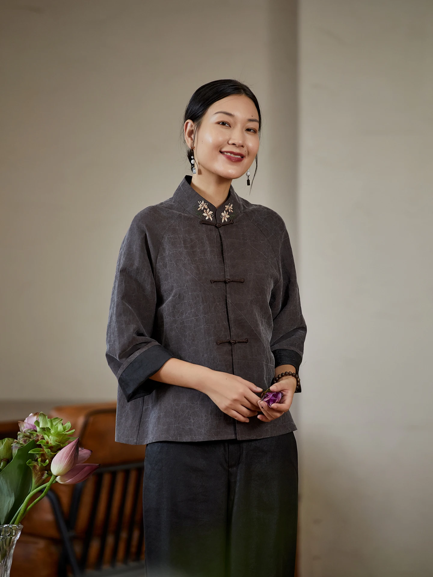 

Autumn Outerwear Women's Embroidered Silk Turtle Pattern Xiangyun Silk Jaet Original Design Straight Cut Long Sve