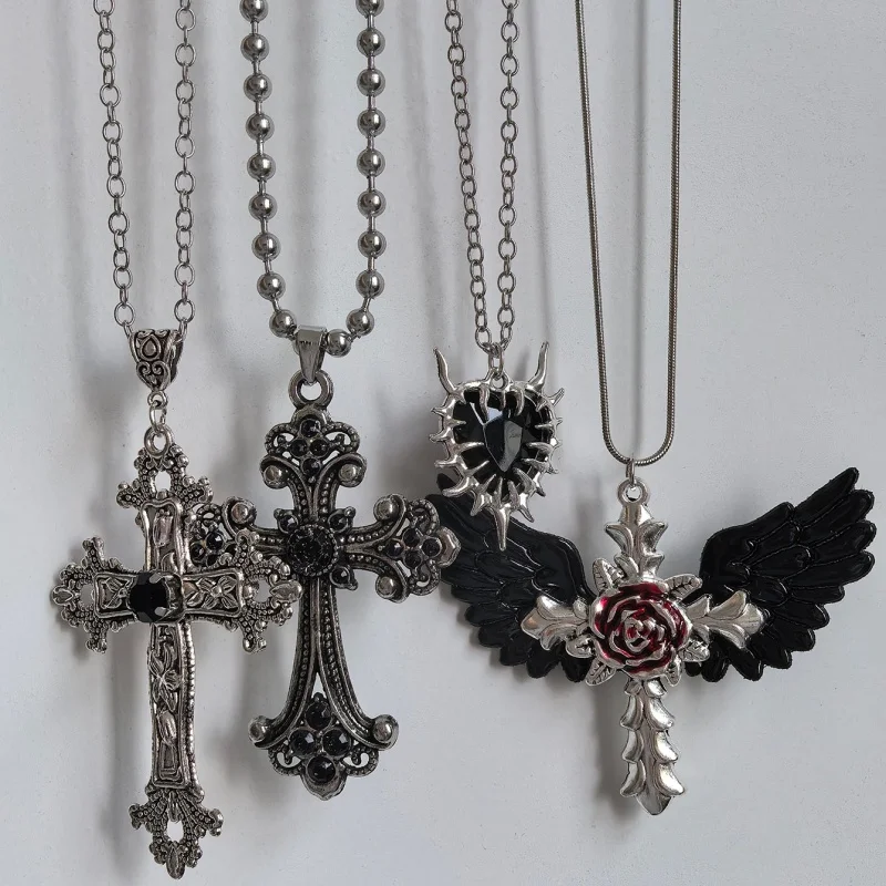 4Pcs Gothic necklace set with winged rose cross spike heart-shaped decoration, black rhinestone cross pendant necklace jewelry