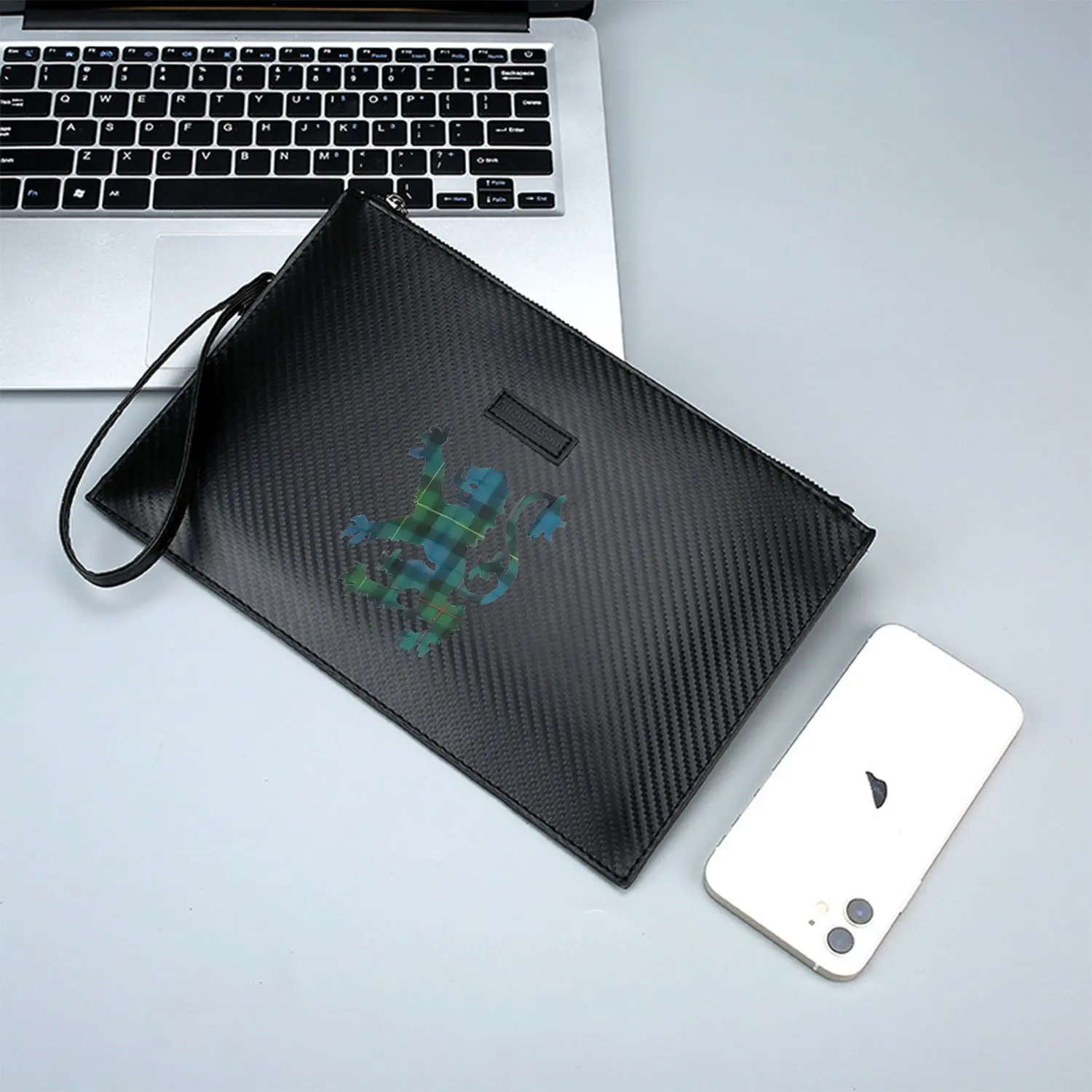 صورة ظلية أسد الترتان خلفية سوداء أنيقة مطبوعة من البولي يوريثان حقيبة يد رجالية عصرية وعملية للحمل اليومي #2