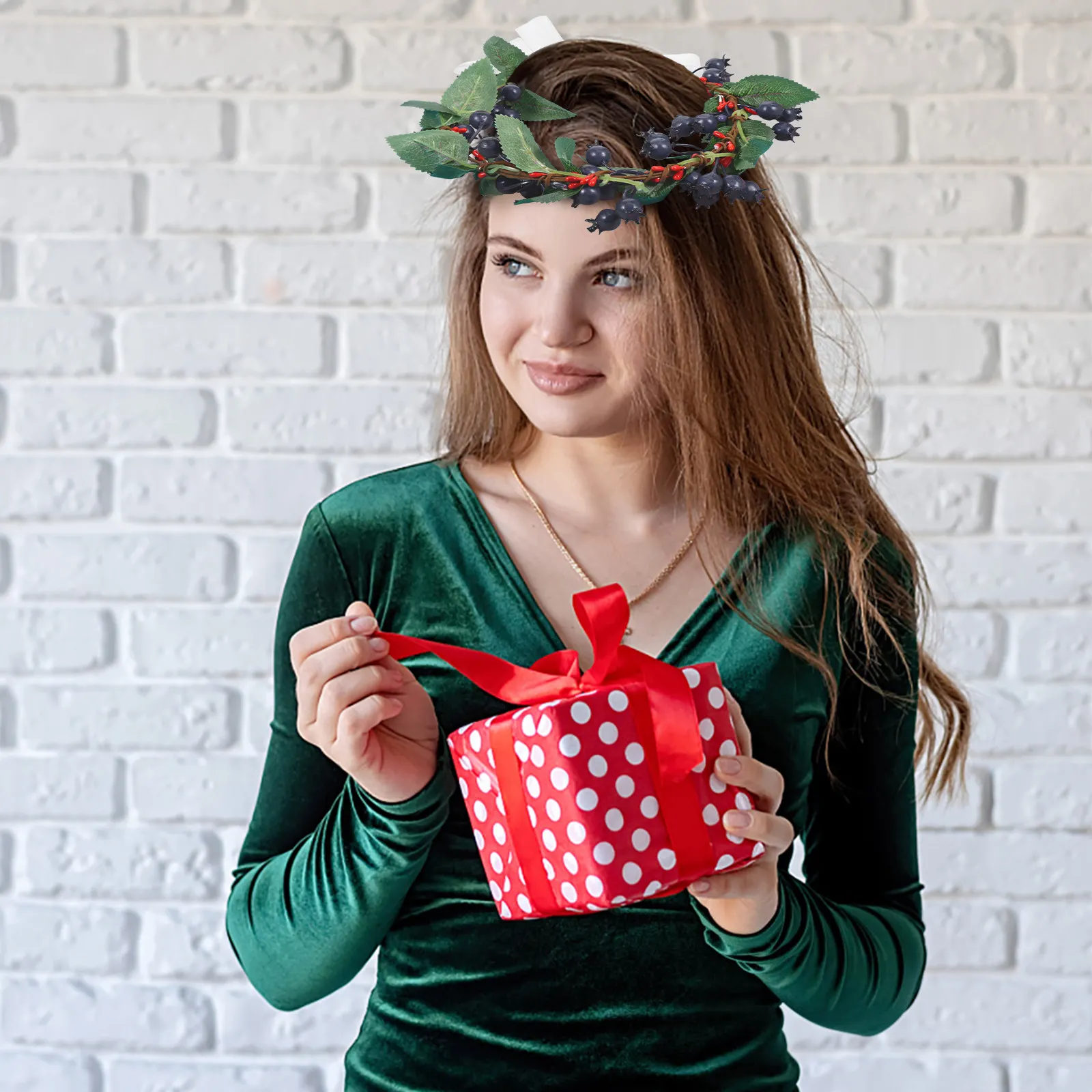 

Floral Christmas Headband with Realistic Berries Leaves Design Women Elastic Open Style Elegant Decoration