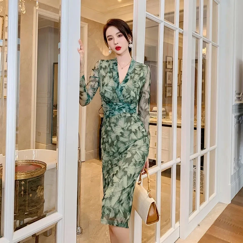 

2024 Summer Dress Green Printed Long-Sleeved Dress Spring New V-Neck Temperament Lace Waist Slim Bag Hip Midi Dress Stretch