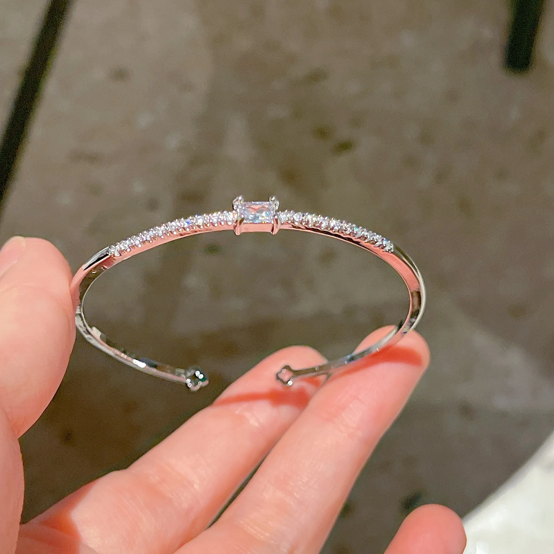 Slim Cuff Bracelets Bangles For Women Girl White Gold Plated Shine Zirconia Fine Jewelry Fashion Party Charm Accessories