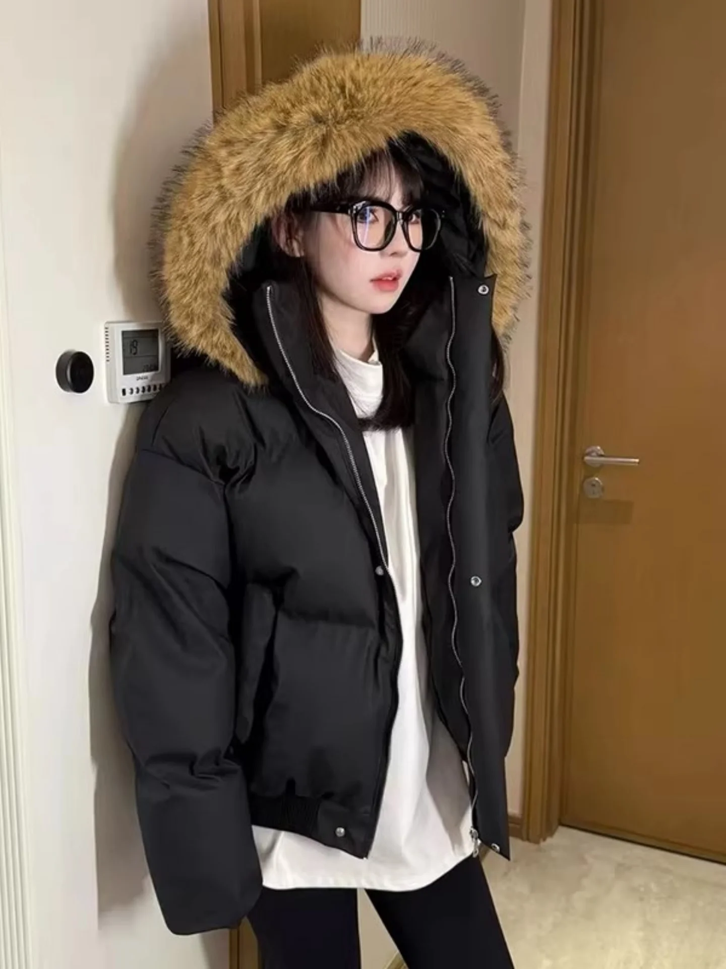 

Мужская зимняя утепленная куртка из искусственной кожи с хлопковым наполнителем, с американским меховым воротником, нейтрального цвета, с воротником-стойкой, пуховик