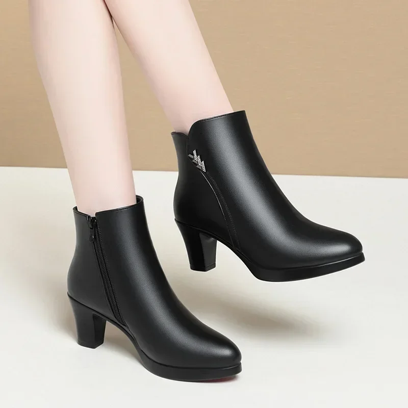 

Black Pointed Warm Plush Women's Boots for Woman Elegant Shoes Autumn 2025 Women's Fashion Crystal Leather Winter Short Boots