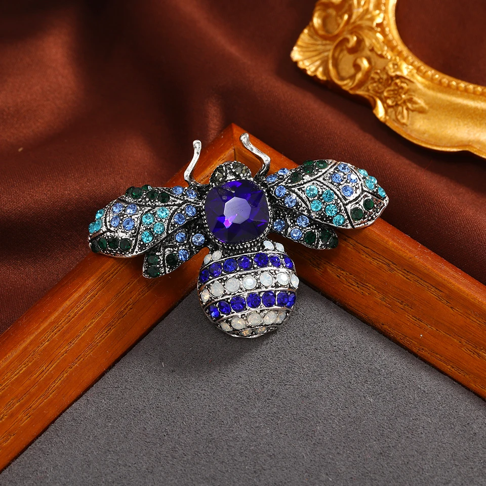 Muylinda Vintage Rhinstone Bee Crystal Brooch 2 Color Luxury Blue Red Insect Brooches and Pins for Woman Clothing Jewelry Gift