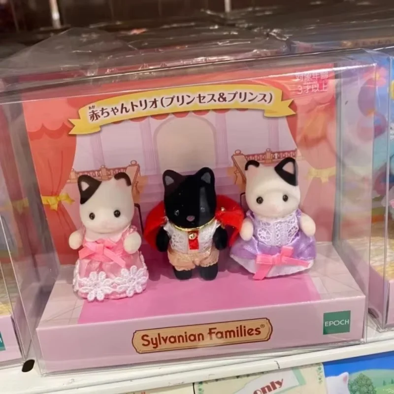 Nuevo conjunto de disfraz de princesa Príncipe de las familias Sylvanian, figura de acción, bonita equipo de tres muñecas, decoración de habitación, acompañamiento de juguete para padres e hijos