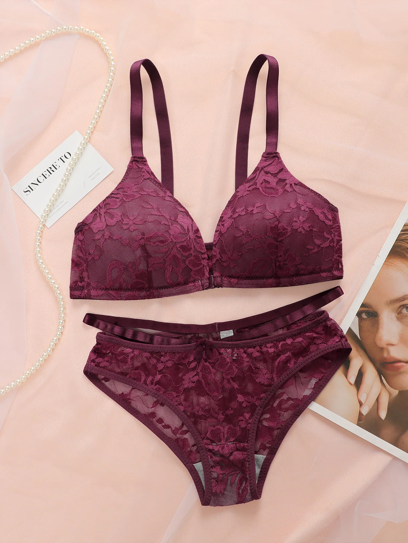 Conjunto de ropa interior de encaje con encanto Sexy para mujer joven, sujetador de estilo francés, copa moldeada fina ajustable, sin soporte de acero, correa fija