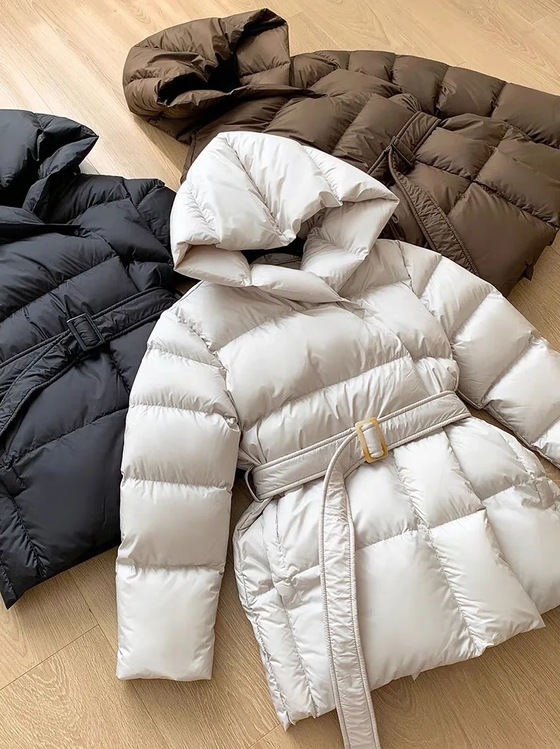 New in Outdoor Clothes White Duck Down Coats Thickened Waistband Short Hooded Warm Winter Coat Feather Puffer Down Jacket Women