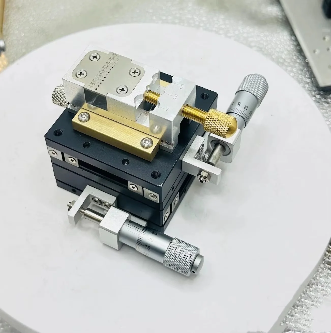 XY Axis Linear Stage Fine-tuning Frame Precision Measurement Manual Displacement Stage with Aluminum Alloy Micro Clamping Vise
