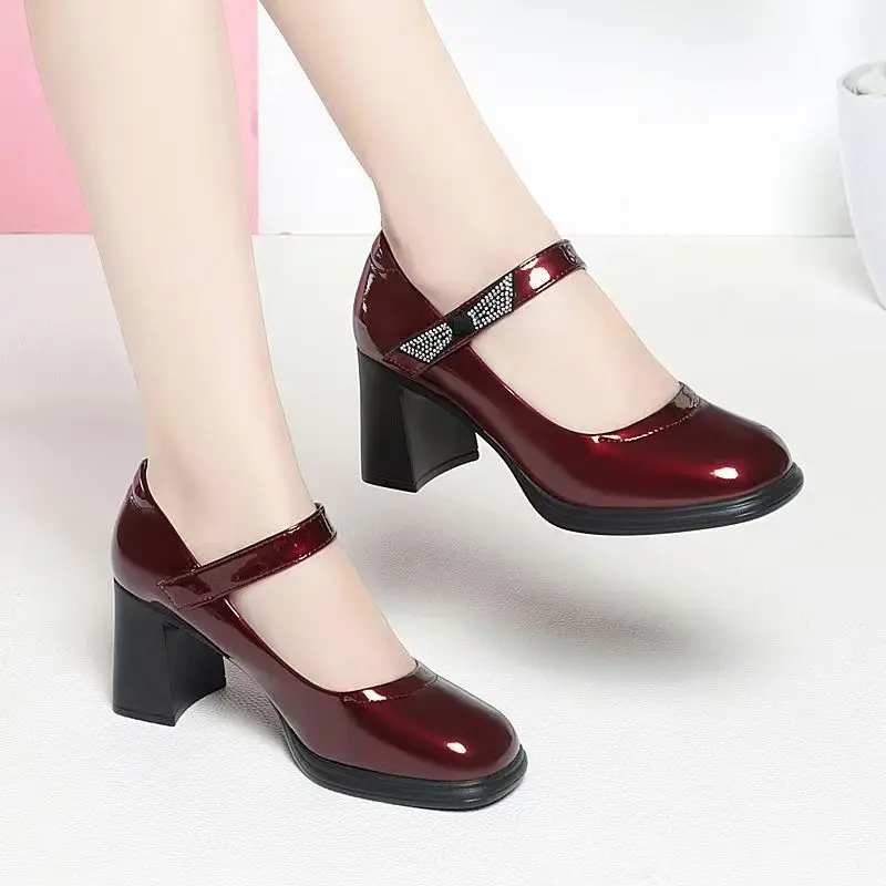 

Женские туфли Мэри Джейн из глянцевой кожи на высоком каблуке, весна-осень, новинка, на толстом каблуке, с квадратным носком, на мягкой нескользящей подошве, на липучке