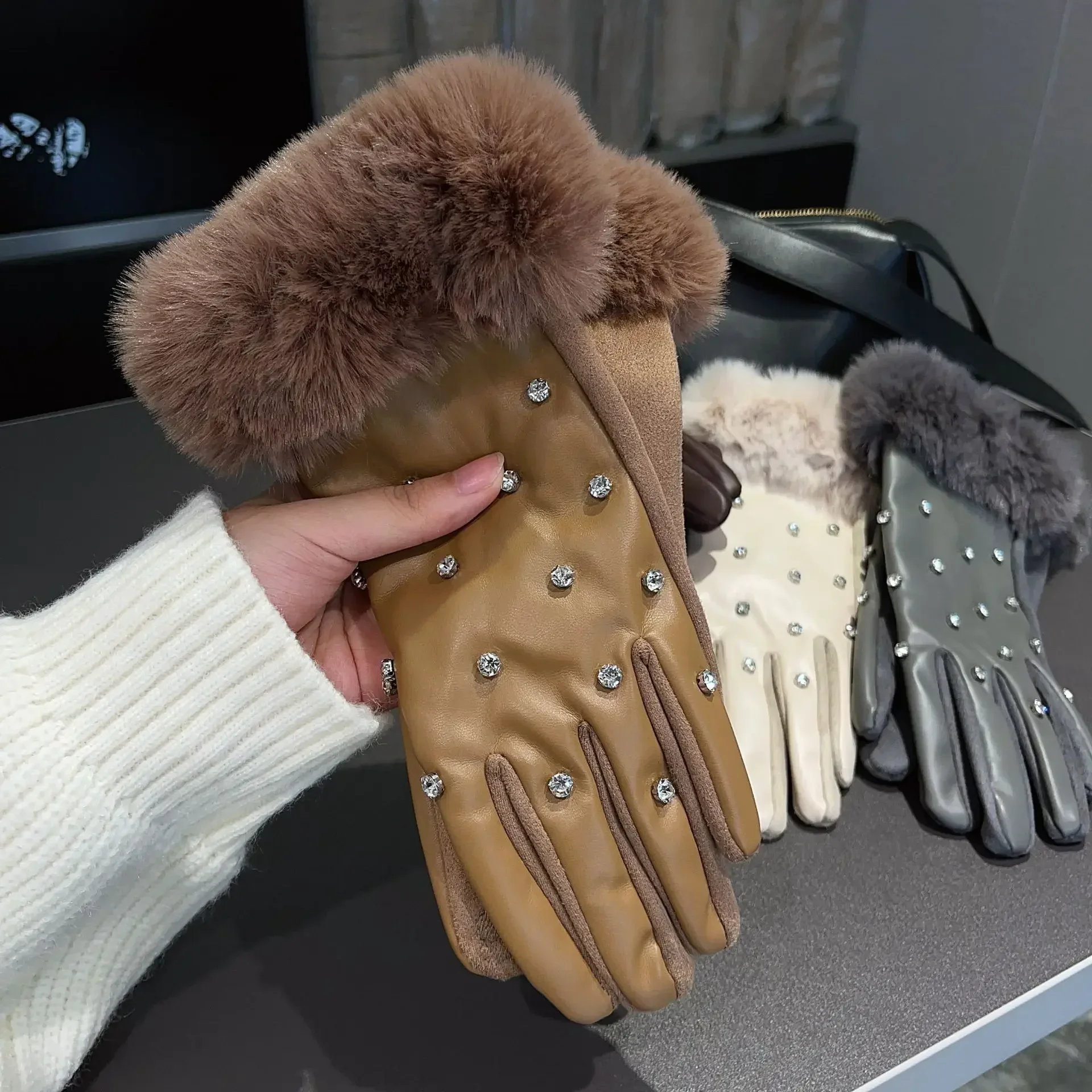 

Luxury Rhinestone Womens PU Leather Gloves Cold Proof Winter Warm Gloves with Faux Fur Trim Cuff Thermal Lining Party Gloves