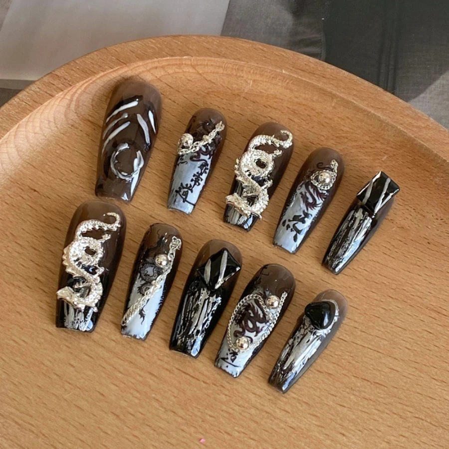 

Black Silver Dragon Metal Accent False Nail Kit, Vintage Cool Tone Nail Furnishing, Portable Alt Fashion Nail Accessory for Daily Styling