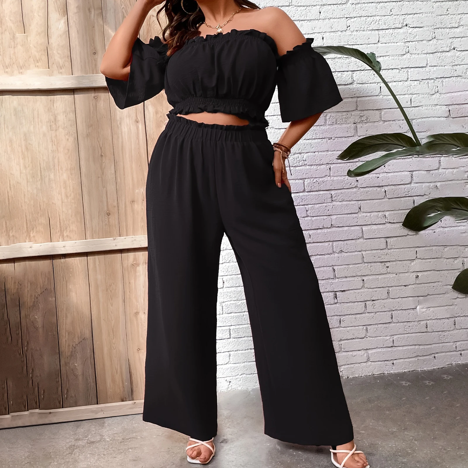 Completi neri da donna in 2 pezzi Top corto da donna sexy taglie forti con spalle scoperte e maniche corte con pantaloni Set taglie forti Streetwear