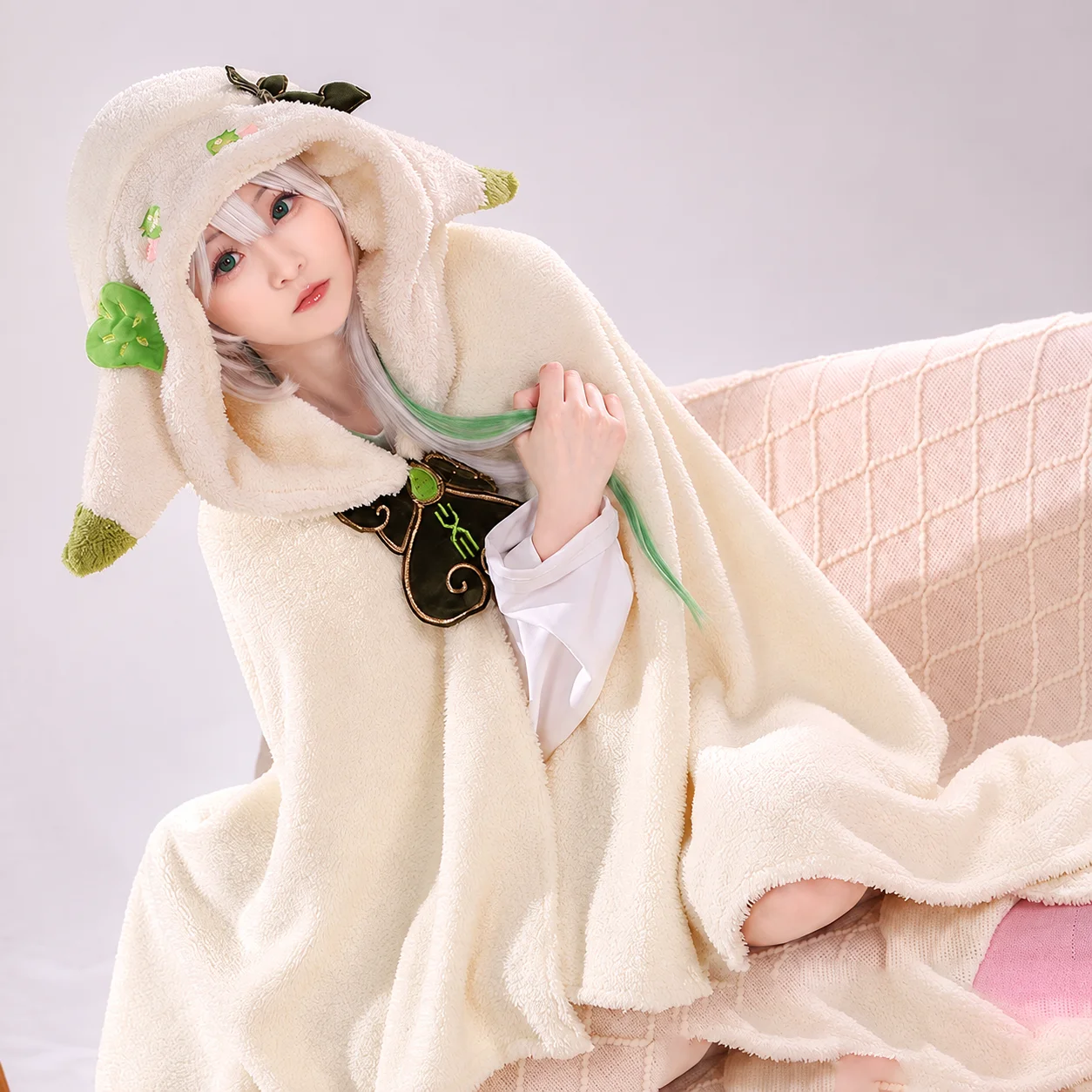 Genshin Impact Zhongli Wanderer Nahida Hu Tao Plush Cape Blanket Hooded Shawl Wearable Throw Nap Cloak Cosplay Gift For Fans New