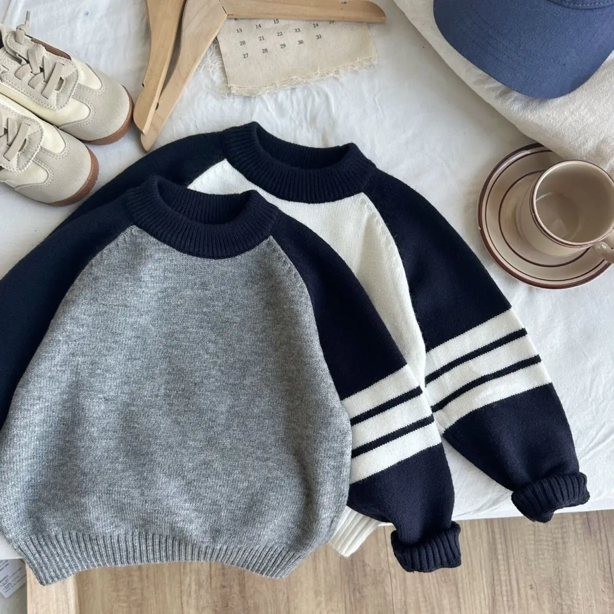 

Children's Color Block Sweater with Fleece Lining, Thickened for Boys and Girls, Autumn Winter Style, Stylish Loose Top