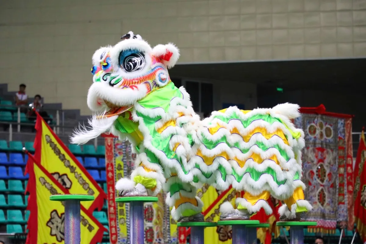 ドラゴンとライオンのダンス