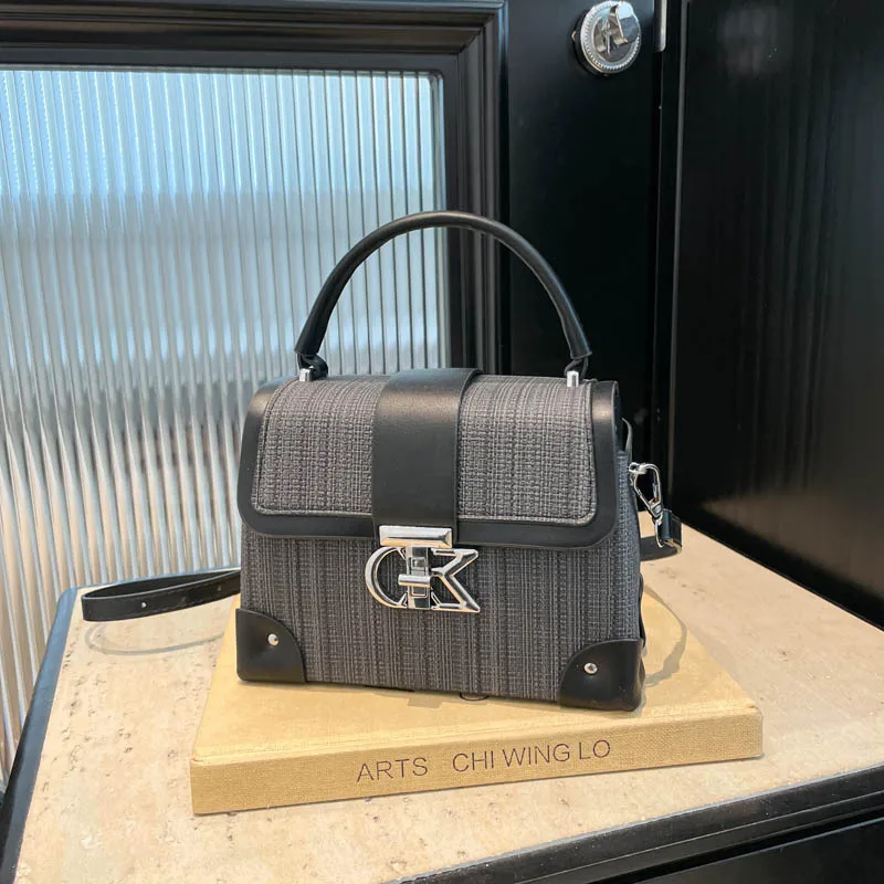 

2025 Spring Floral Twist Tote - Convertible ChainStitch Sling Spacious Organizer Shoulder Bag Lightweight Design Chic