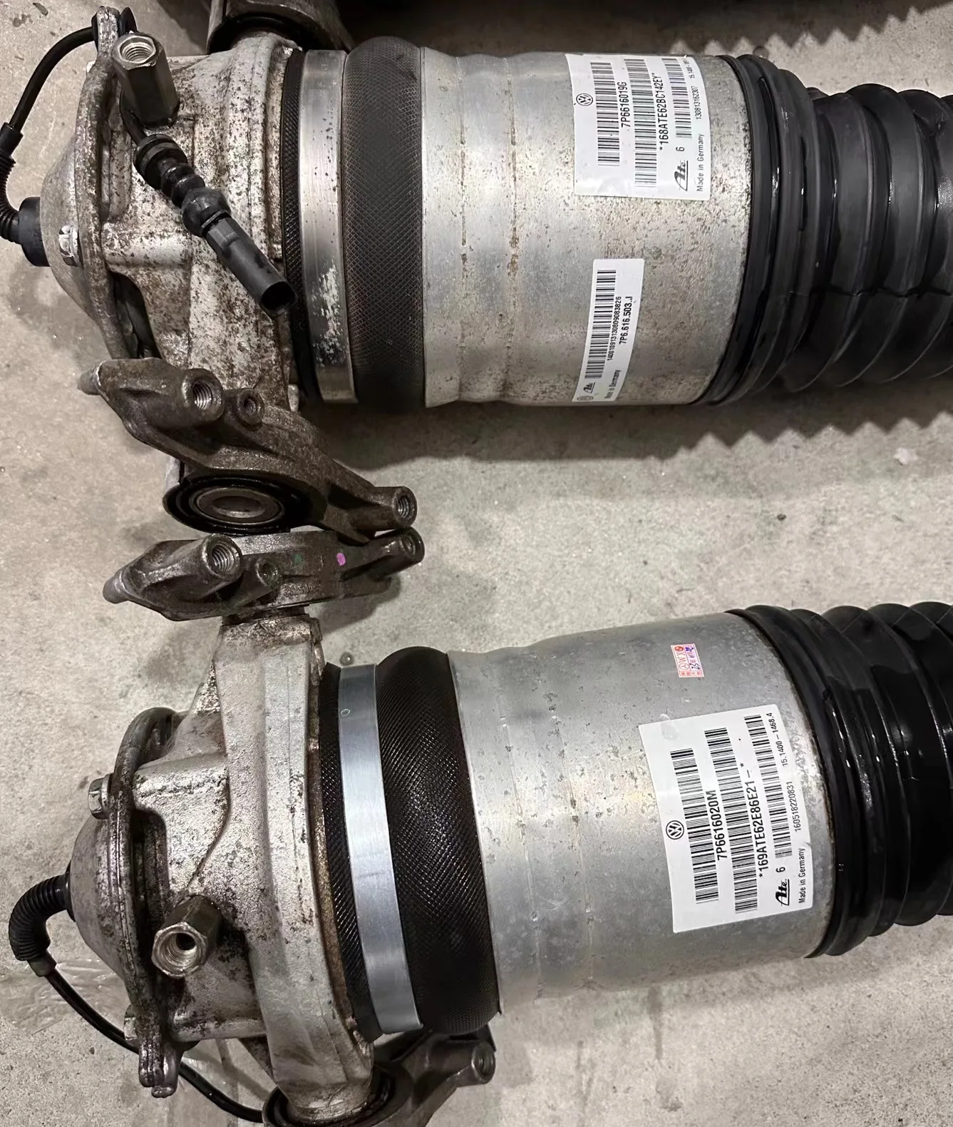 Applies for Porsche Touareg Shock Absorber Rear Shock Absorber air Shock Absorber