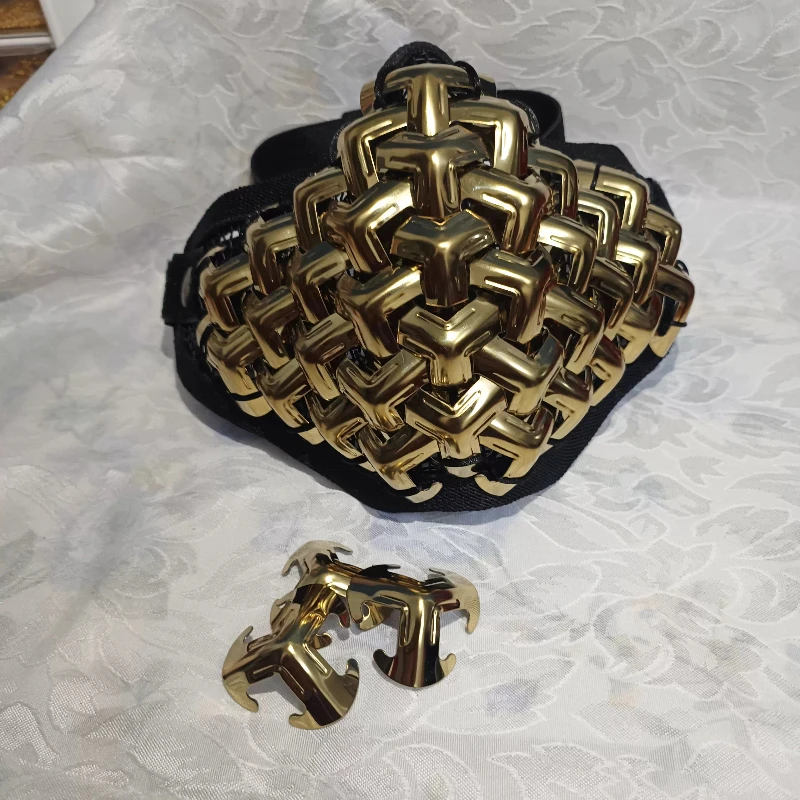 قناع نصف وجه على الطراز القديم للحفلات والنوادي الليلية وأداء المسرح أقنعة سوداء لعيد الميلاد والهالوين وأغطية الرأس الذهبية