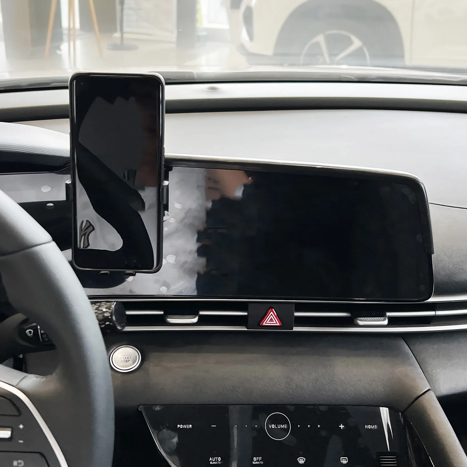 For Hyundai Elantra CN7 2021 2022 2023 2024 Phone Holder Car Magnet Wireless Charging Phone Support MagSafe Car Accessories