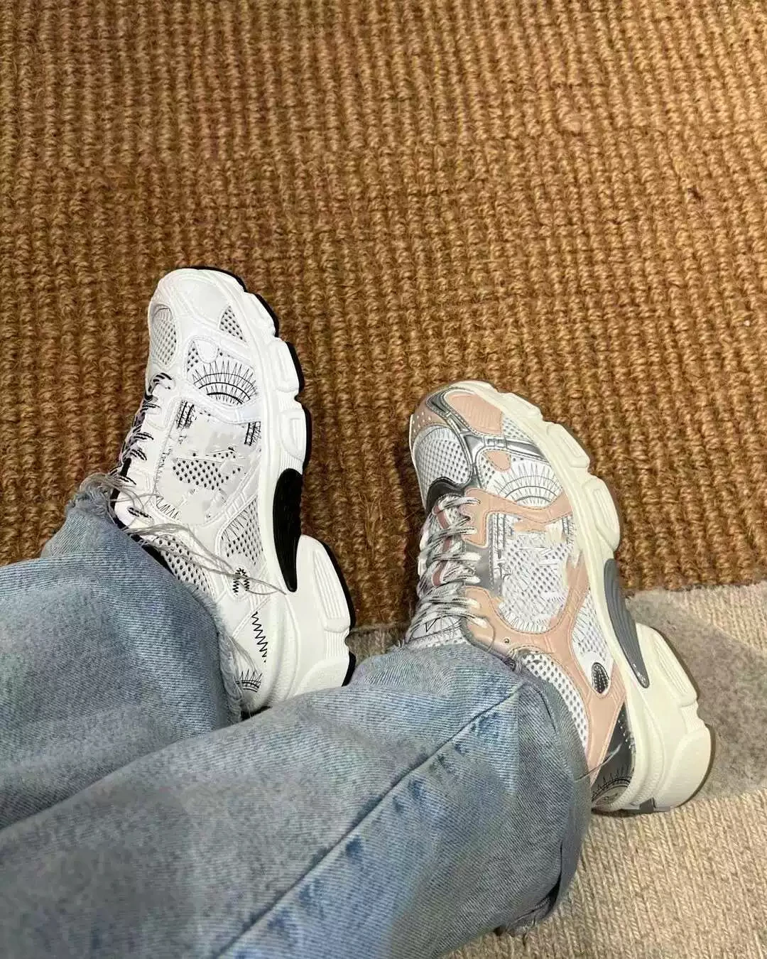 أحذية رياضية عصرية جديدة لعام 2025 بتصميم متعدد الألوان وقاعدة سميكة، أحذية أنيقة غير رسمية بنسيج شبكي، أحذية رياضية خفيفة ال...