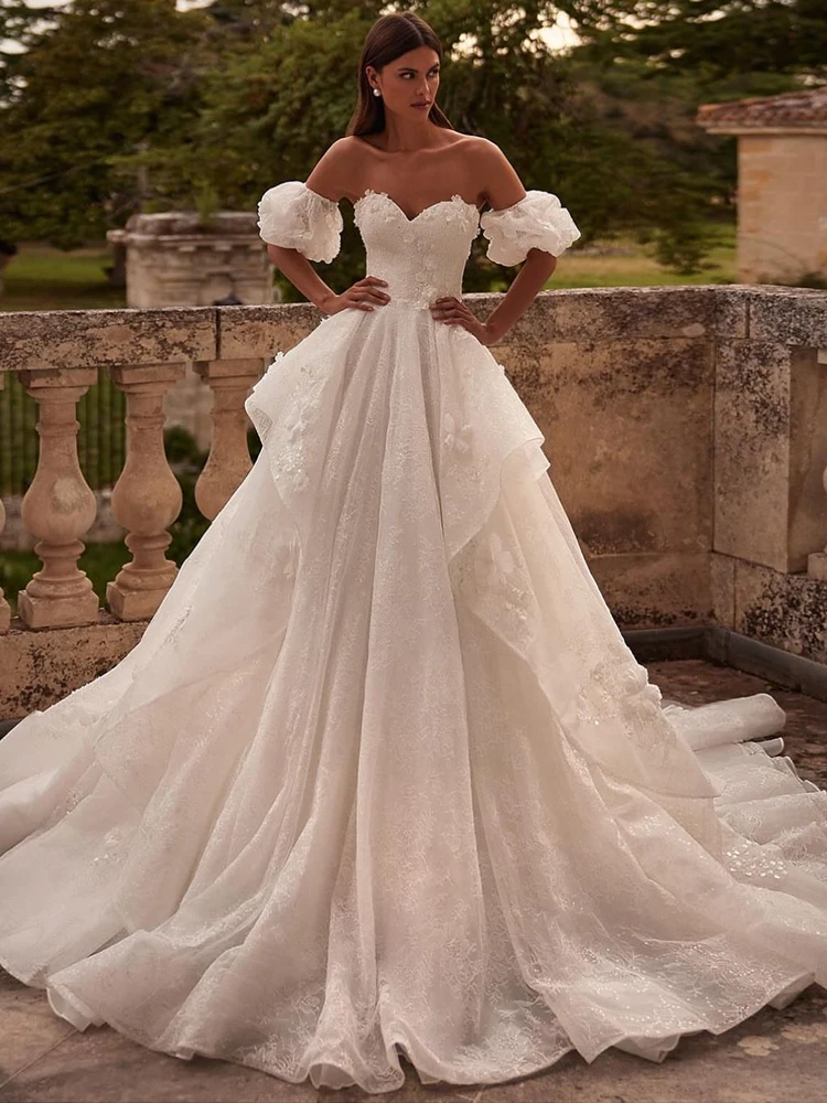 Elegante vestido de novia bordado de encaje en red con vestido de baile de princesa sin tirantes, mangas abullonadas desmontables, vestido de novia con cremallera trasera