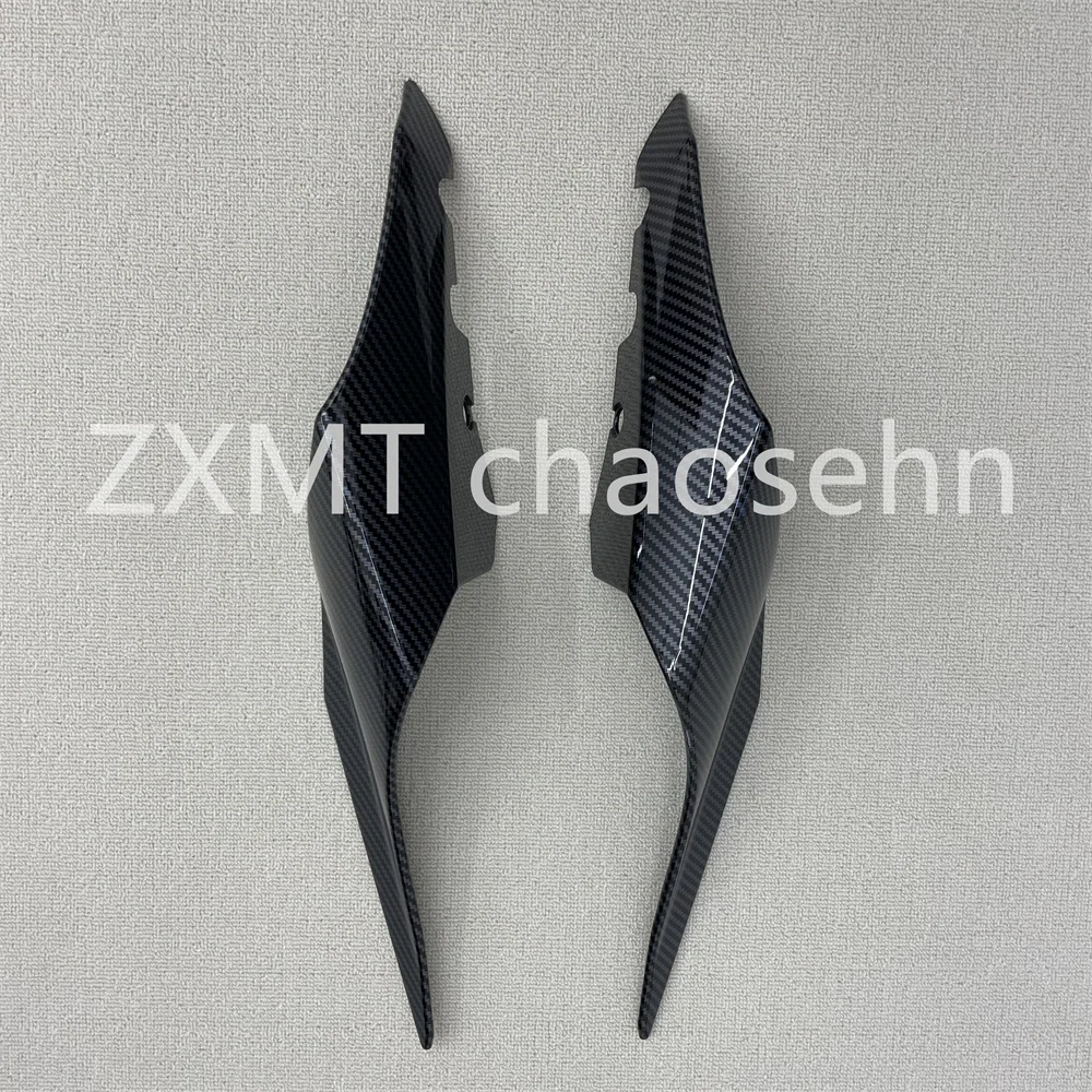 

The carbon fiber coated rear side panels of the Yamaha YZF-R1/R1M motorcycle are suitable for 2020, 2021, 2022, 2023 and 2024