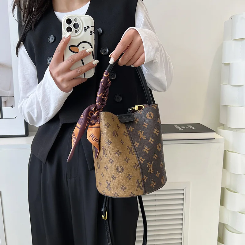 NEW Luxury Designer Women'S Shoulder Bag High-End Fashional Water Bucket Bag Crossbody Bags Unique Women Clutch Travel Tote Bag