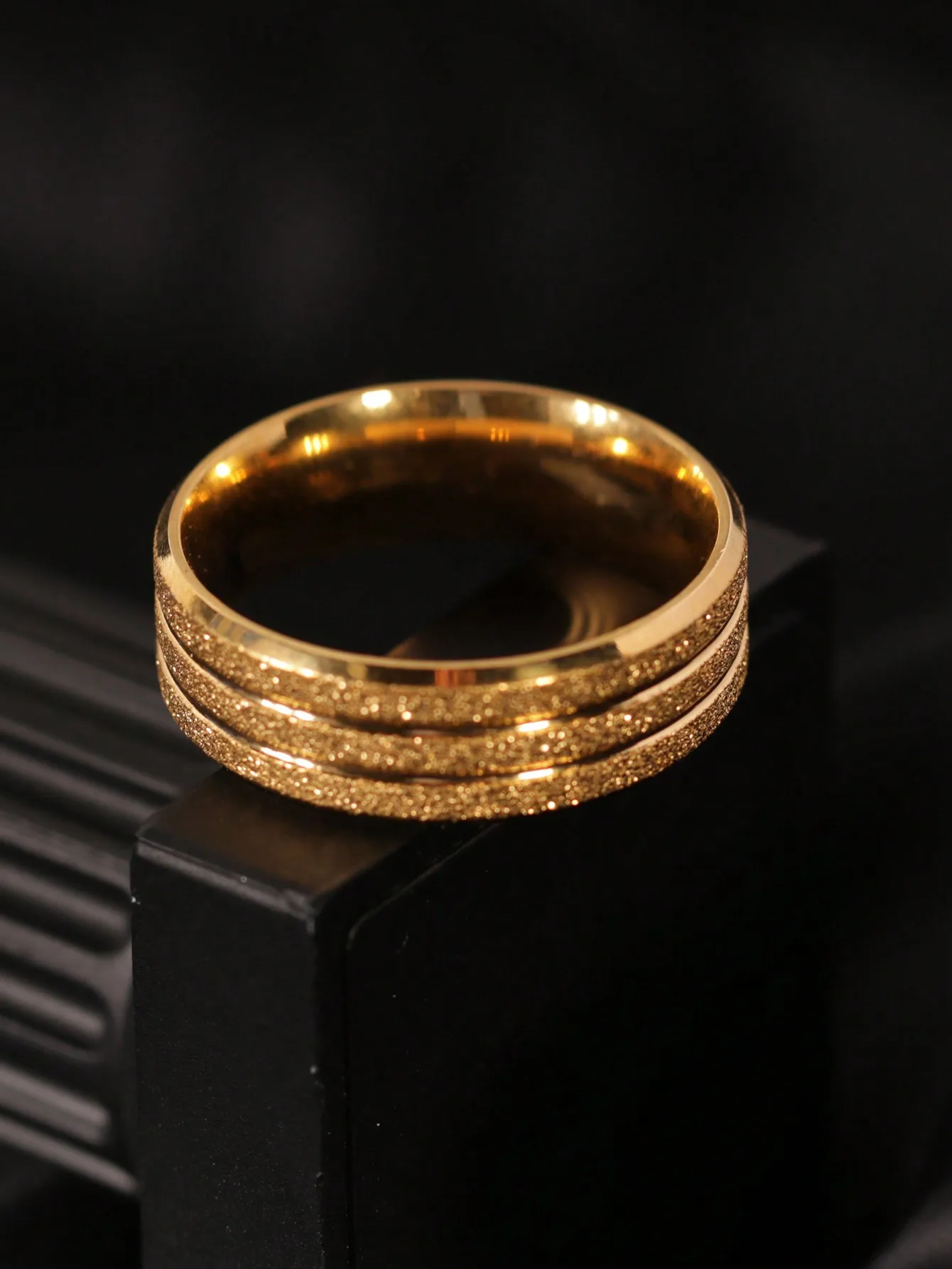 1 Piece of Frosted 7mm Wide Ring with Two Lines, Simple Style, 18K Gold-Colored Stainless Steel Finger Ring, Versatile and Fashionable, Suitable for Men and Women for Daily Wear, Social Occasions, and as a Gift