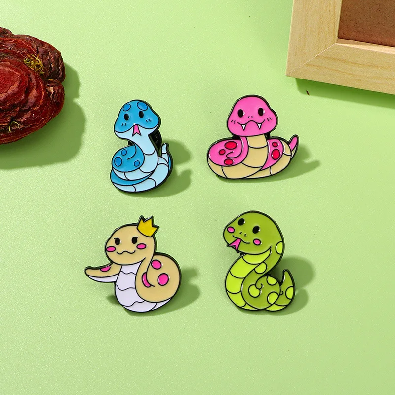 Cartoon The Year of The Snake in China Pin Lovely Snake Brooch Bags and Backpacks Metal Enamel Badge Jewelry Accessory Drop Ship