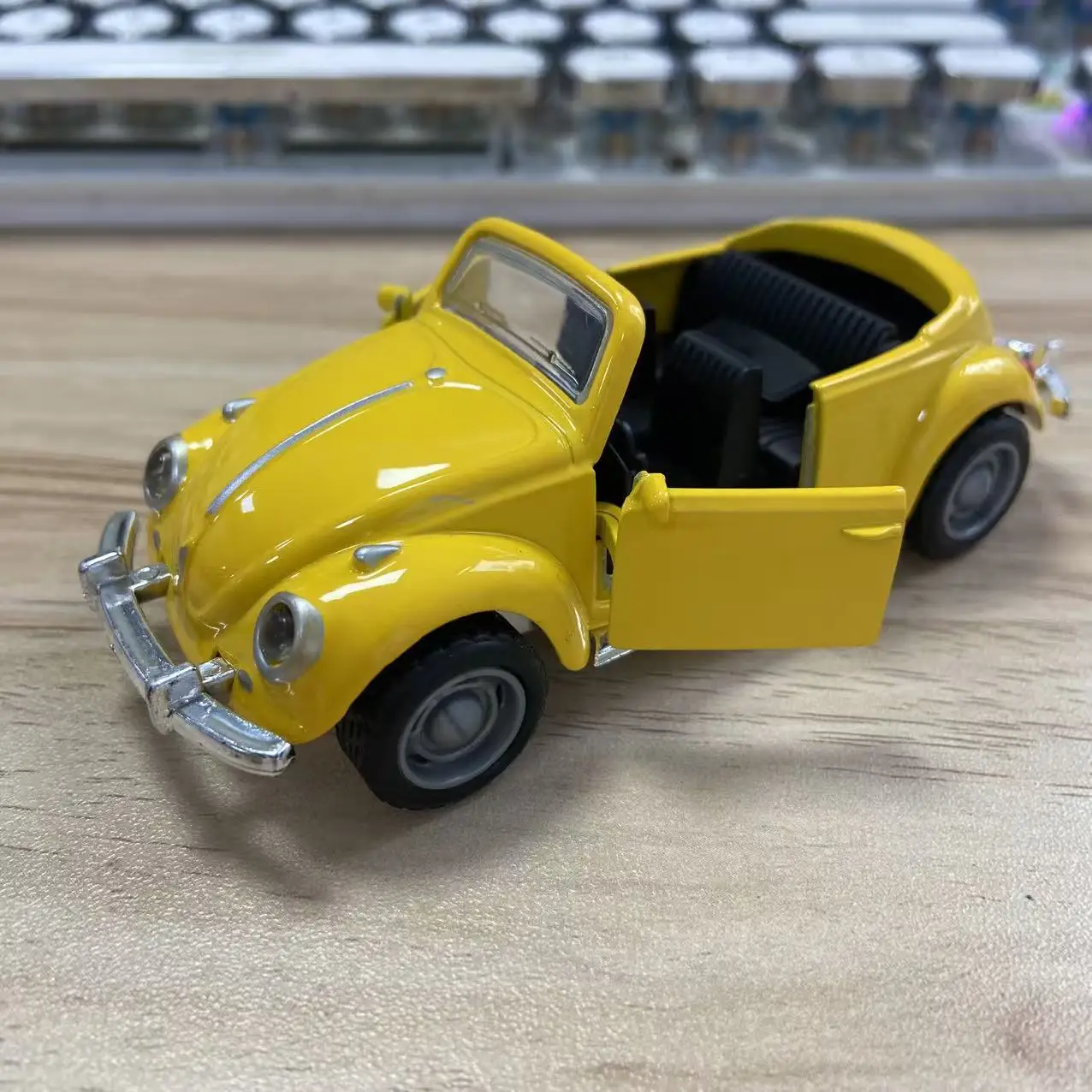 1 Stück, im Beutel verpacktes, klassisches, im Vintage-Stil gehaltenes, aus Zinklegierung gefertigtes Automodell, Retro-Roadster, mit Rückziehfunktion, aufklappbare Seitentüren. – Detail 22