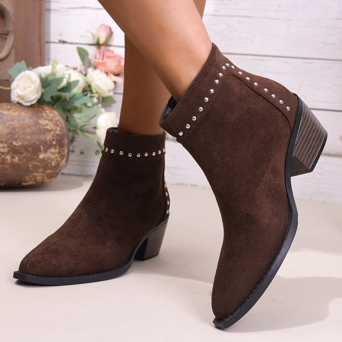 

Women's French Elegant High Heel Boots Autumn and Winter Fashionable Rivet Decorated Pointed Toe Comfortable Boots