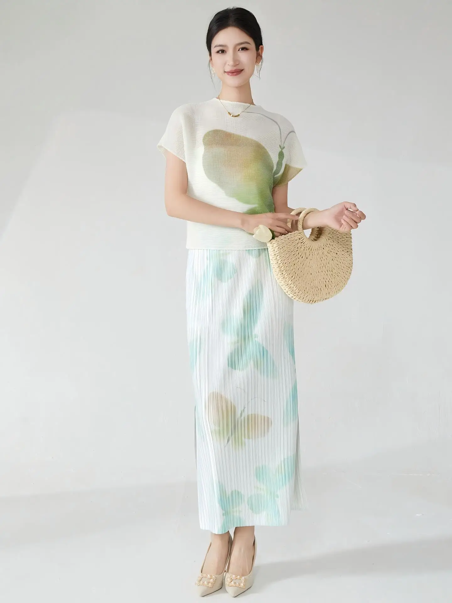 Summer Women's Outf… - image