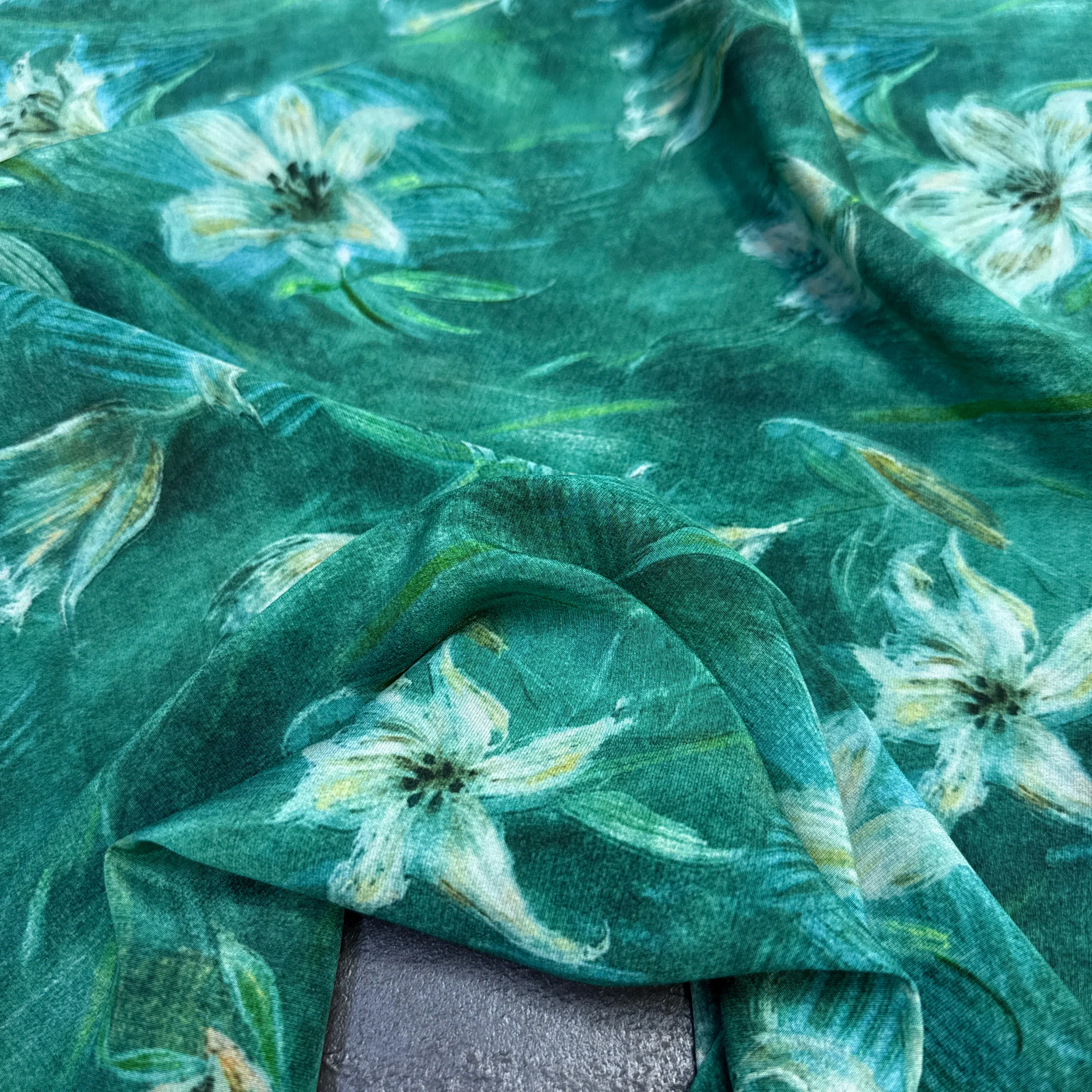 White Floral Printed Stretch Grass Green Silk Crepe de Chine Fabric for DIY Sewing Dress Pajamas Comfortable Silk Fabric FR7005 view 2