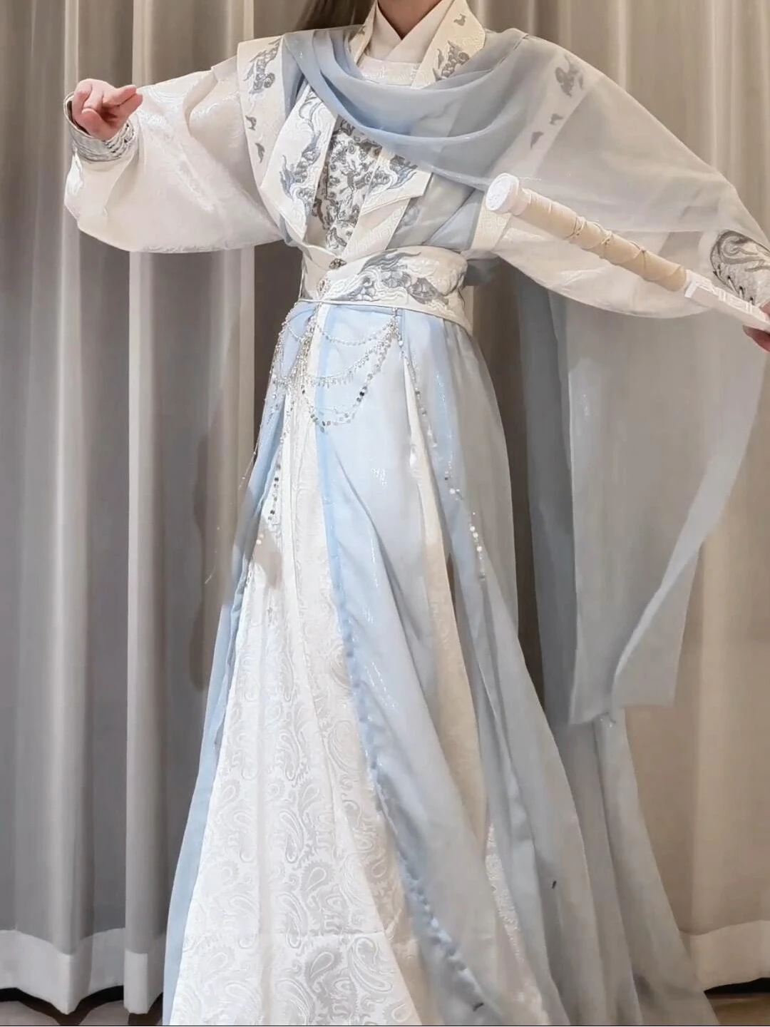 Elegant round Neck Embroidered Martial Arts Costume Set for Men Cosplay Suit with Waist Seal And Wrist Protector Hanfu