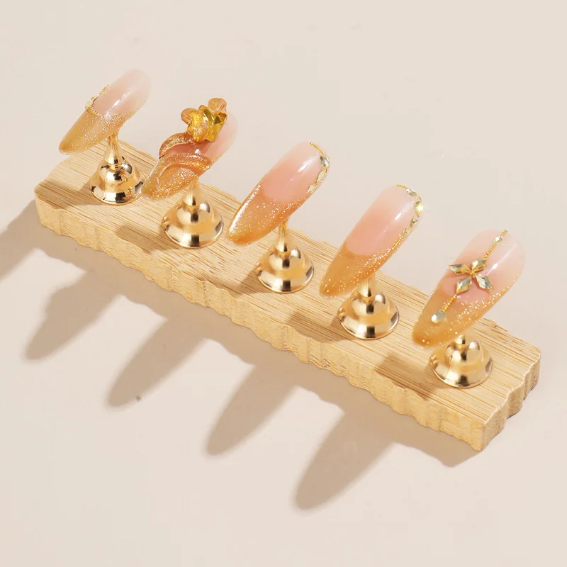 

Золотой однорядный магнитный держатель для ногтей, подставка для практики, УФ-гель-лак, 5-шахматная деревянная основа, демонстрирующая полка, маникюрный инструмент