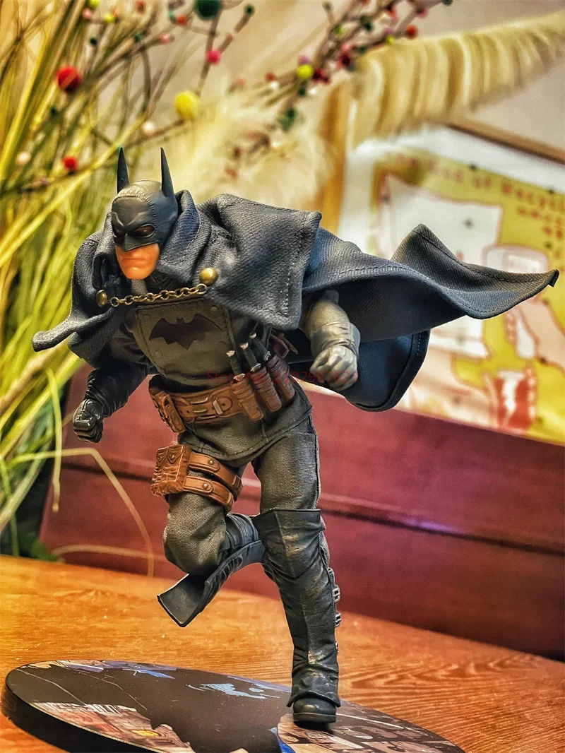 New Hot Mezco 1/12 Scale Gas Lamp Batman Master Gold Limited Edition Full Set 6inch Action Figure Doll Toys Original Collectible