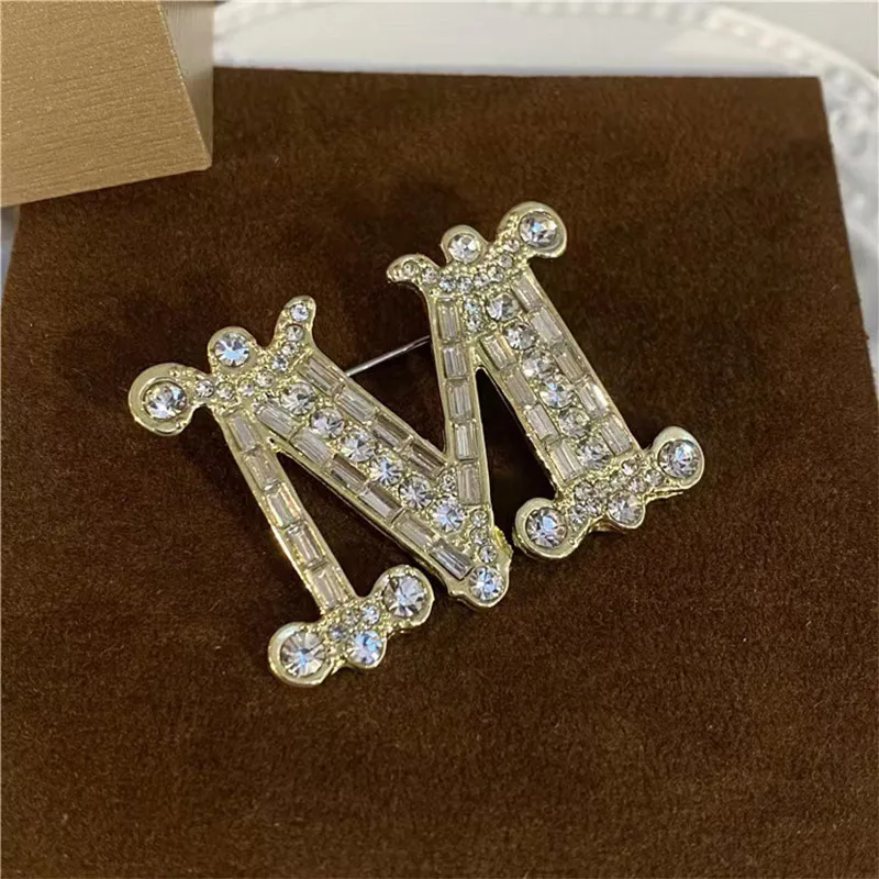 Women's Charm Brooch Jewelry Fashion Crystal Zircon M Letter Brooch Pin For Collar Lapel Pin Party Jewelry Backpack Accessories