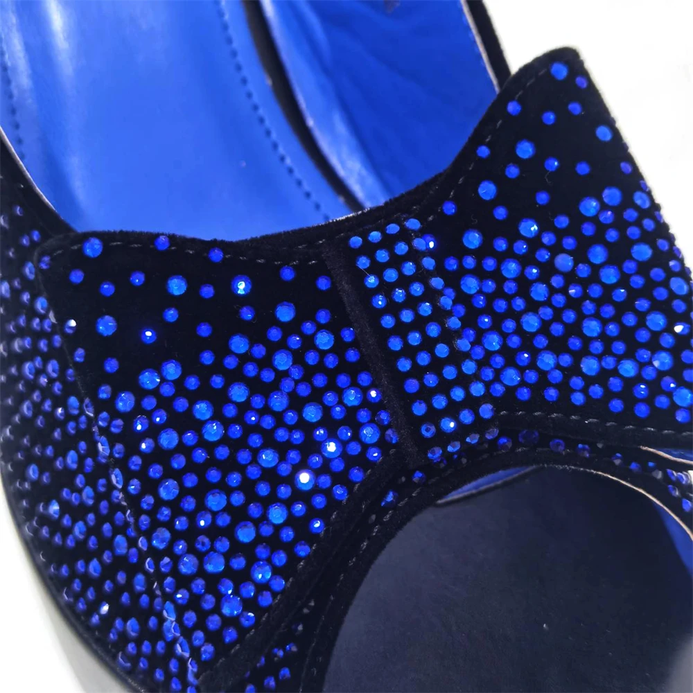 صنادل زرقاء اللون ممتازة للنساء 2024 أحذية زفاف فاخرة بكعب عالٍ تصميم حجر الراين مجموعة أحذية وحقائب للحفلات